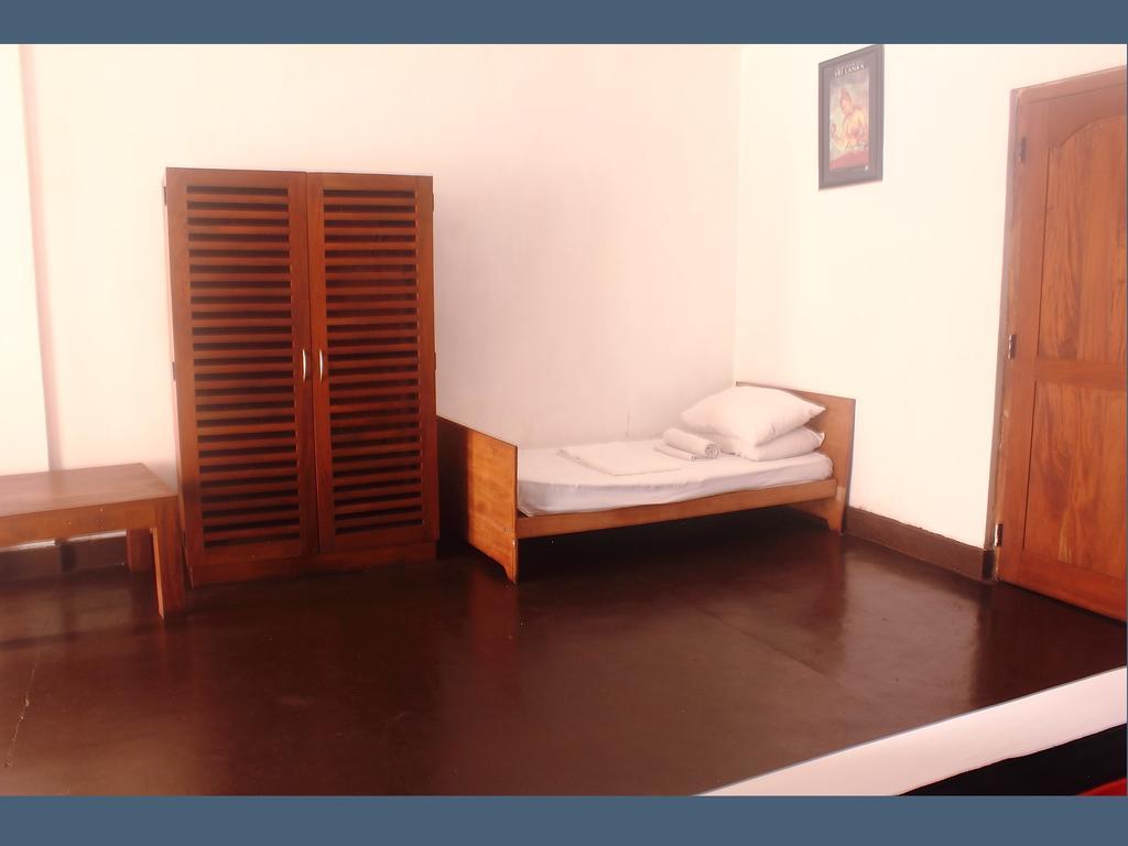256 Townhouse Rest Hotel Kandy Exterior foto